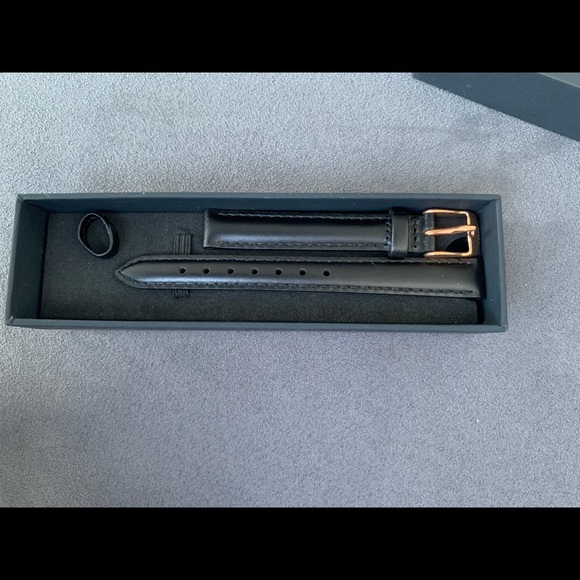 Daniel Wellington Petite Ashfield Watch - Picture 4 of 7